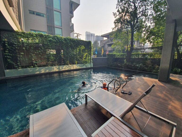 Swimming pool at Siamese 39